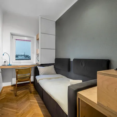 Plac Zbawiciela Spacious